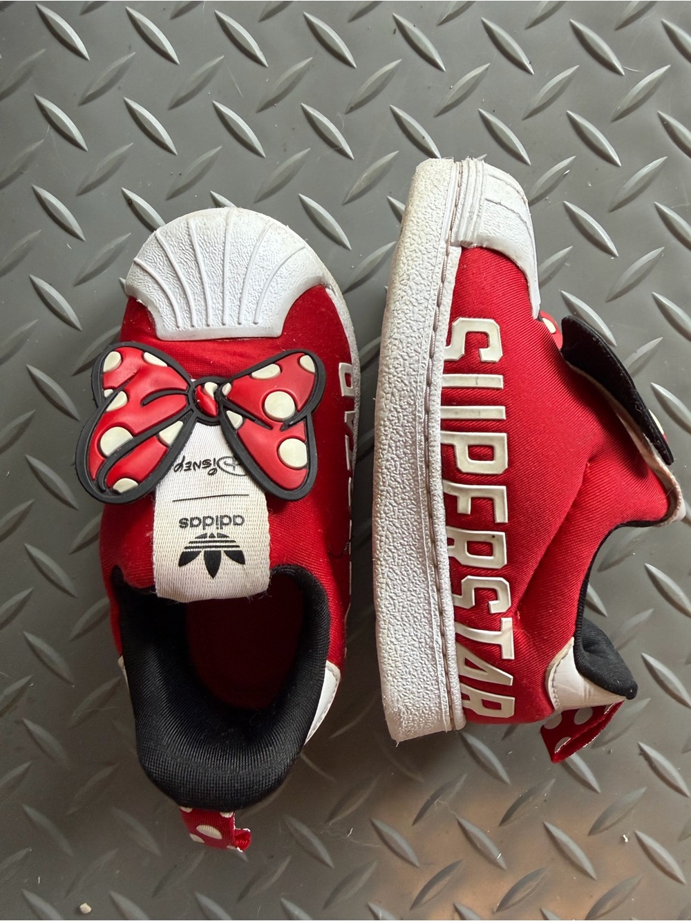 adidas Minnie Mouse Kids Red Superstar Slip-On Sneakers with Polka Dot Bow s:6k